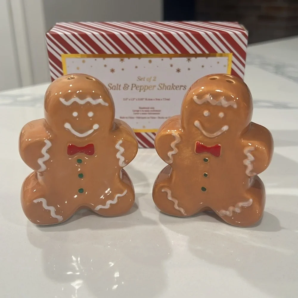 🫚CUTE.. Gingerbread Salt & Pepper Shakers